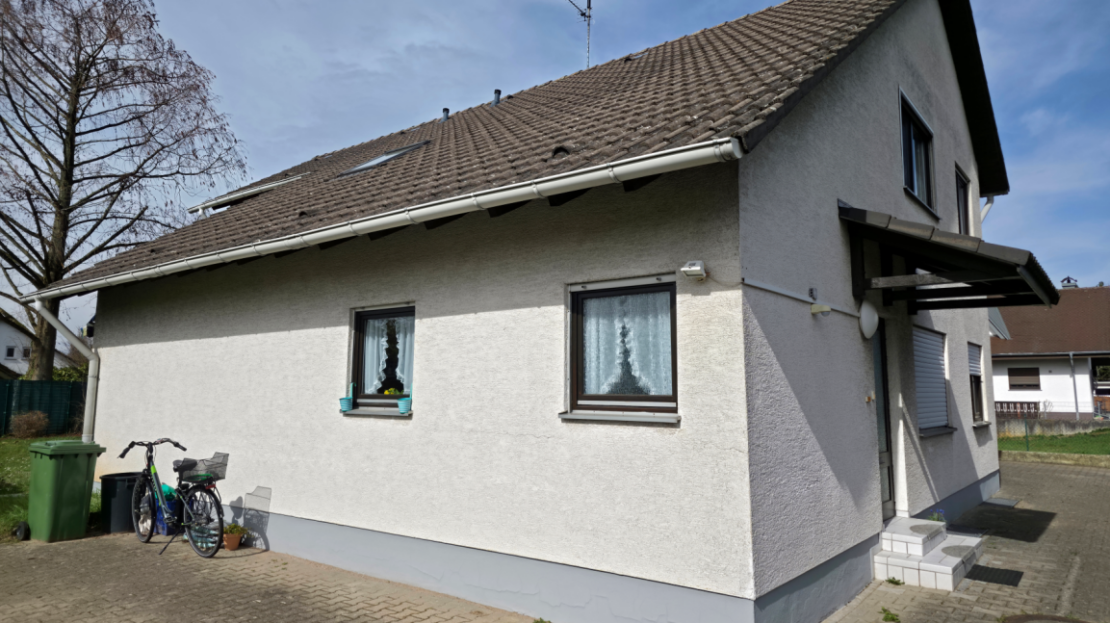 seitliche Hausansicht