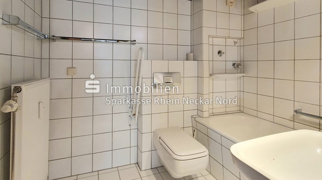 OG: Bad mit Wanne und WC