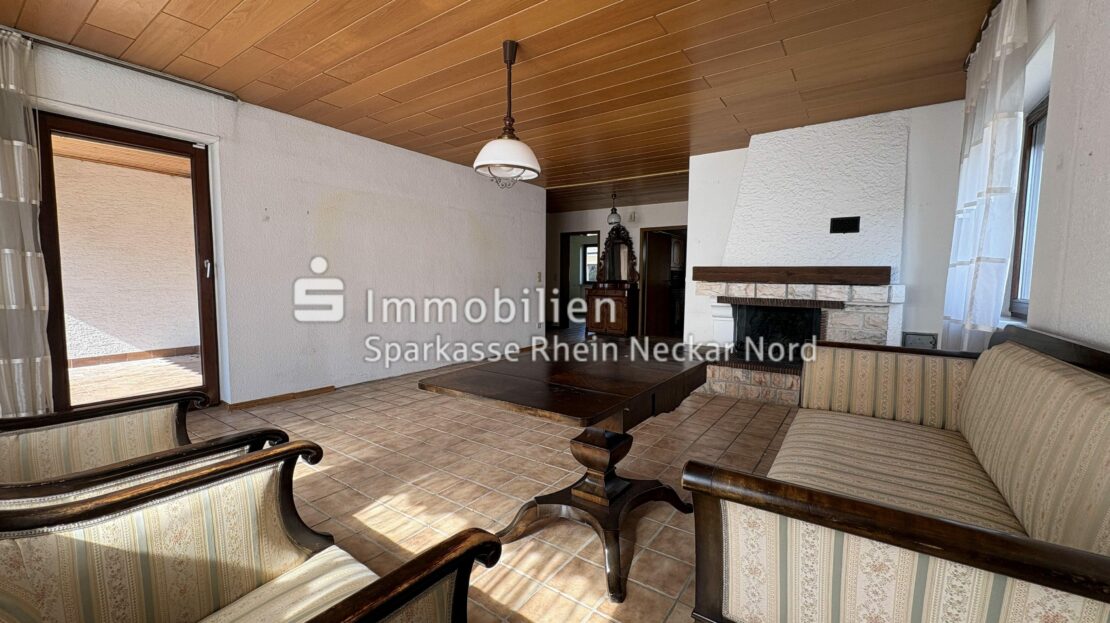 Wohnzimmer mit Kamin