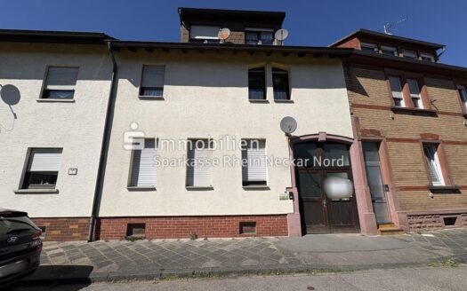 Reihenmittelhaus mit 8 Zimmern und großem Potenzial in Mannheim-Friedrichsfeld