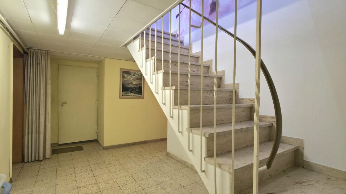 Kellertreppe zum EG