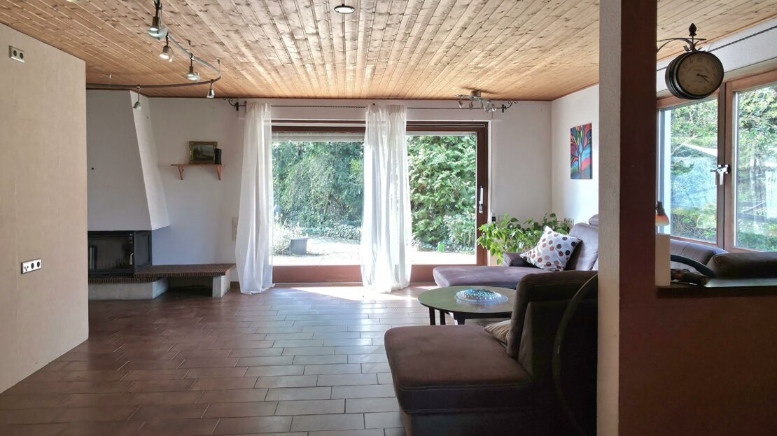 Wohnzimmer mit Kamin