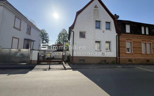 Angebotsverfahren Doppelhaushälfte mit großem Potenzial in Mannheim-Friedrichsfeld