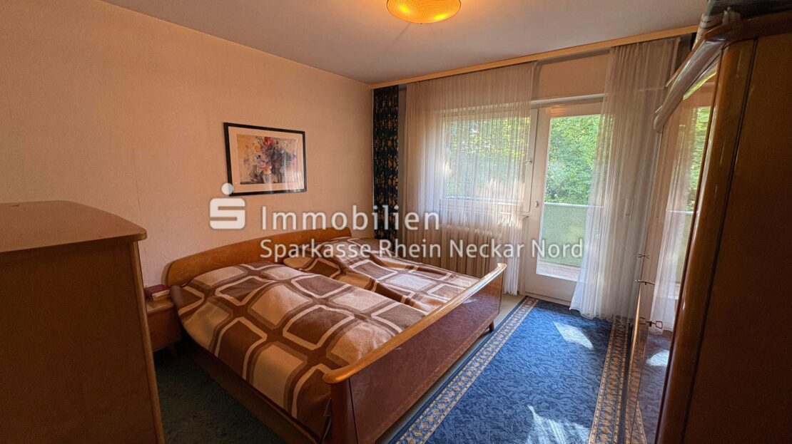 Schlafzimmer mit Balkonzugang