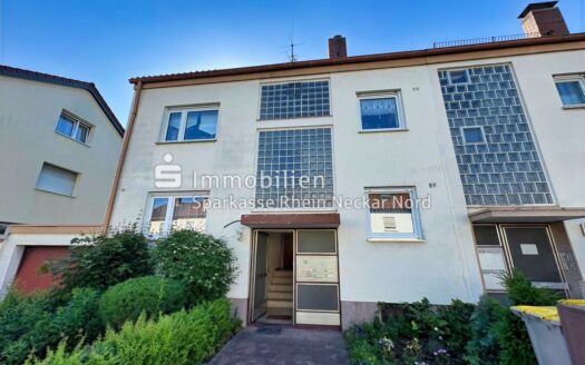 Doppelhaushälfte mit zwei Wohnebenen, Garage und Entwicklungspotenzial