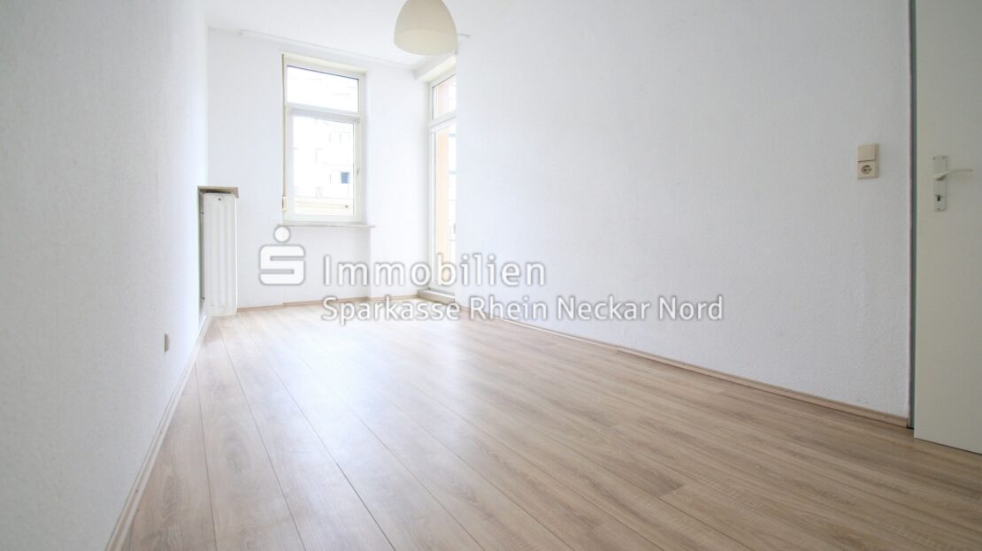 ... mit Zugang zu Balkon