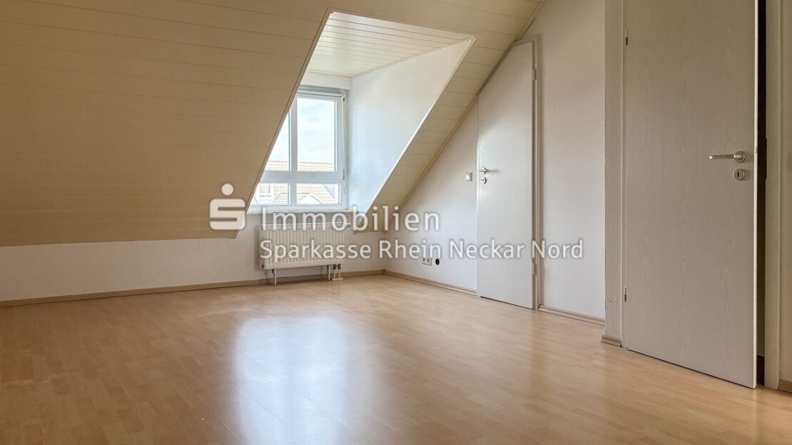 Spitzboden DG-Wohnung rechts