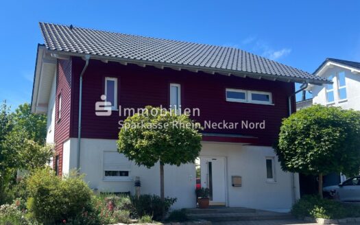 Exklusives Einfamilienhaus mit Gartenidylle