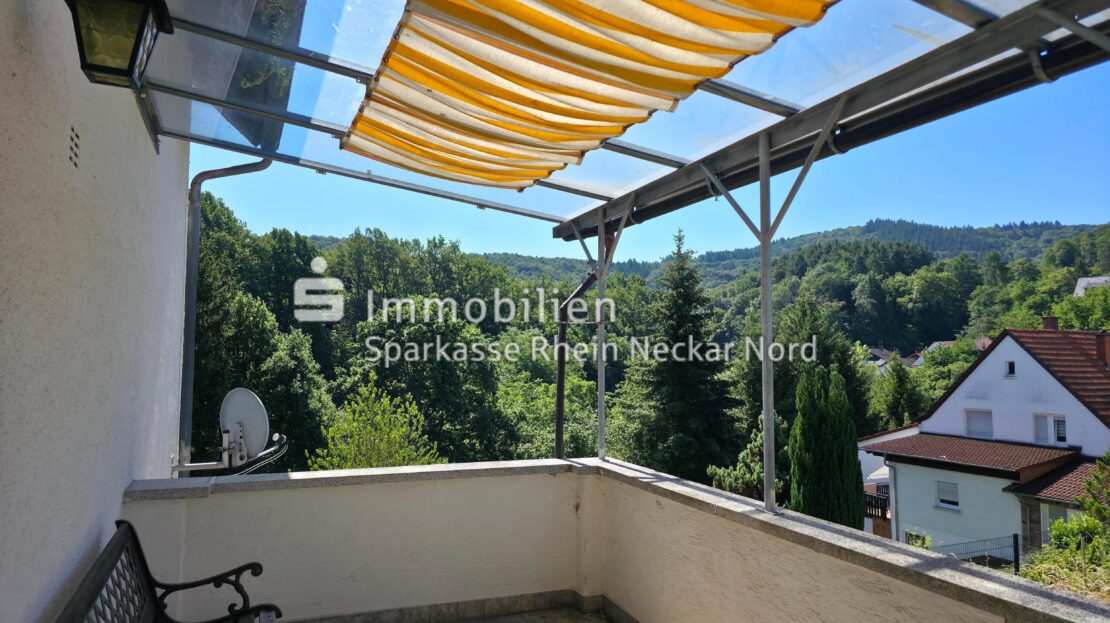 EG: Terrasse vor der Küche