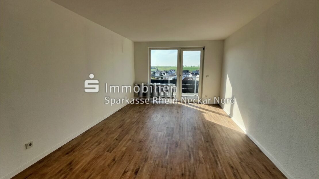 Zimmer mit Blick zum Balkon