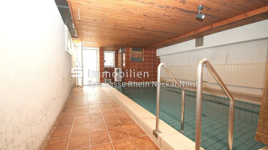 INDOORPOOL!