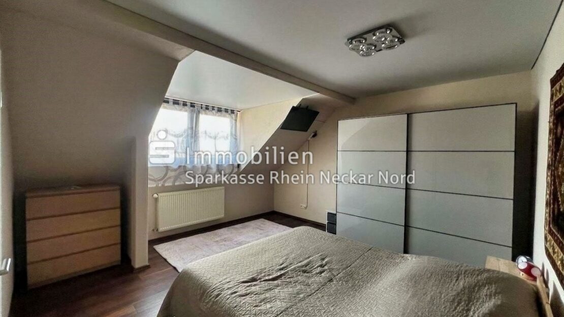Schlafzimmer 1