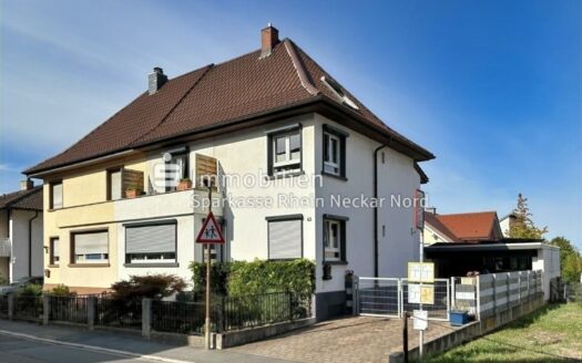 Familienglück mit viel Platz: Zweifamilienhaus, Westgarten & großer Doppelgarage