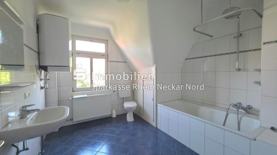 OG: Bad mit Wanne