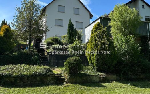 Zweifamilienhaus mit parkähnlichem Garten in Weinheim-Oberflockenbach